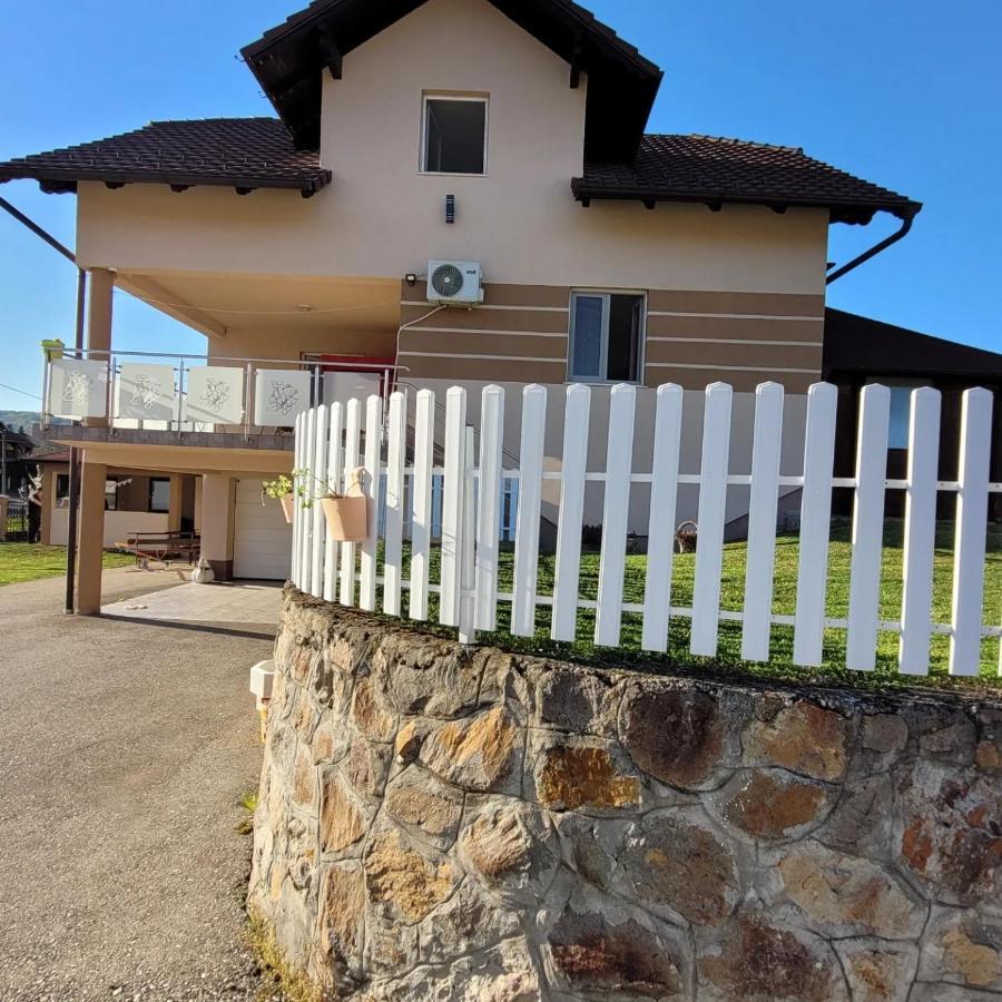 Apartmani Apolon Vrdnik Exterior foto